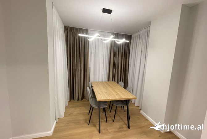 Shtepi ne shitje Apartament ne Tirane, 1+1, Mobilimi E mobiluar, Pagesa 135,000  Euro.