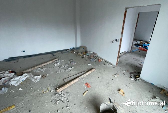 Shtepi ne shitje Apartament ne Tirane, 2+1, Mobilimi Bosh, pa mobiluar, Pagesa 141,000  Euro.