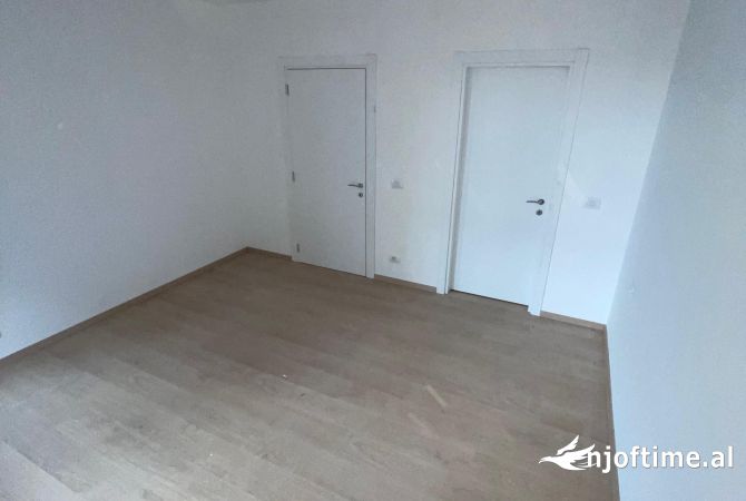 Shtepi ne shitje Apartament ne Tirane, 2+1, Mobilimi Bosh, pa mobiluar, Pagesa 140,999  Euro.