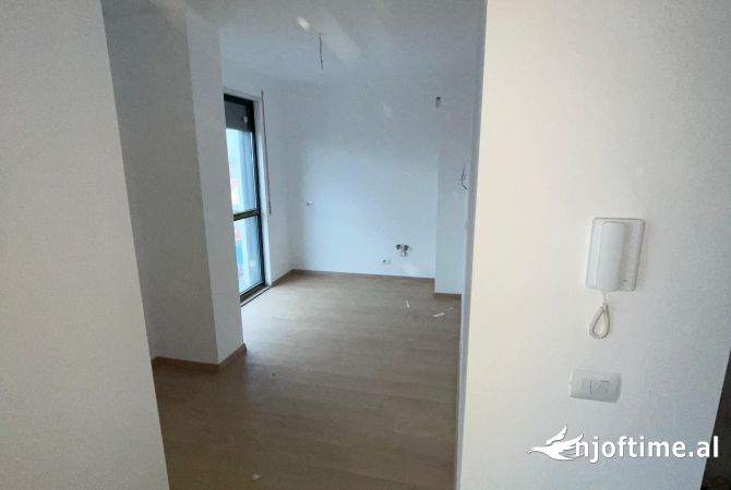 Shtepi ne shitje Apartament ne Tirane, 2+1, Mobilimi Bosh, pa mobiluar, Pagesa 140,999  Euro.