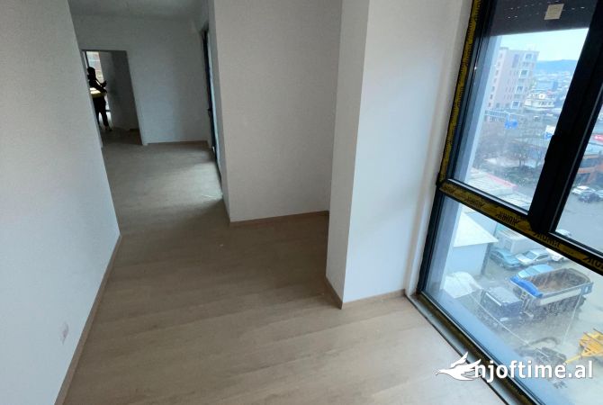 Shtepi ne shitje Apartament ne Tirane, 2+1, Mobilimi Bosh, pa mobiluar, Pagesa 140,999  Euro.