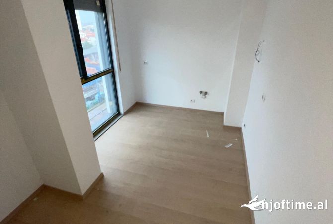 Shtepi ne shitje Apartament ne Tirane, 2+1, Mobilimi Bosh, pa mobiluar, Pagesa 140,999  Euro.