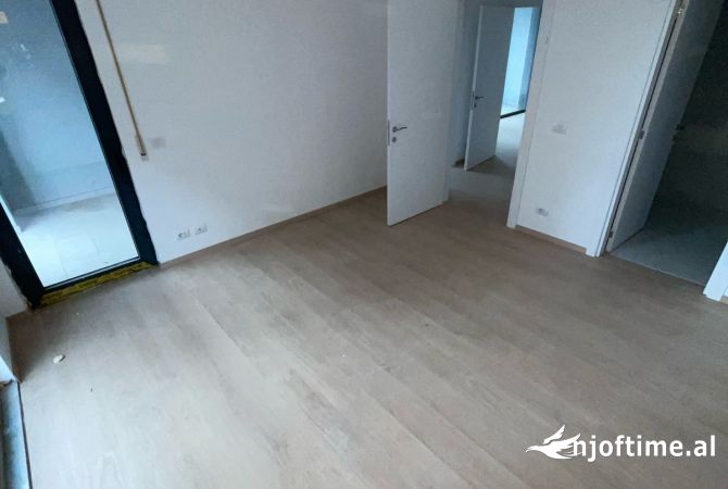 Shtepi ne shitje Apartament ne Tirane, 2+1, Mobilimi Bosh, pa mobiluar, Pagesa 141,000  Euro.