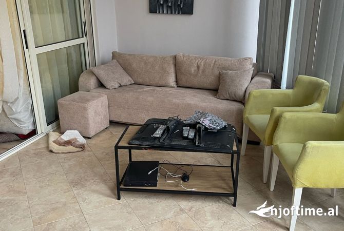 Shtepi me qera Apartament ne Tirane, 3+1, Mobilimi E mobiluar, Pagesa 800  Euro.