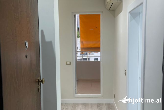 Shtepi me qera Apartament ne Tirane, 1+1, Mobilimi E mobiluar, Pagesa 999  Euro.
