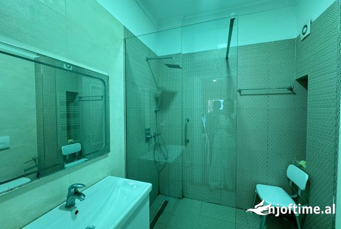 Shtepi me qera Apartament ne Tirane, 2+1, Mobilimi Bosh, pa mobiluar, Pagesa 850  Euro.