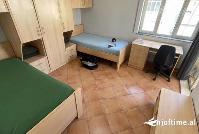 Shtepi ne shitje Apartament ne Tirane, 3+1, Mobilimi Bosh, pa mobiluar, Pagesa 304,540  Euro.