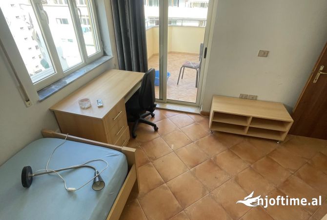 Shtepi ne shitje Apartament ne Tirane, 3+1, Mobilimi Bosh, pa mobiluar, Pagesa 304,540  Euro.