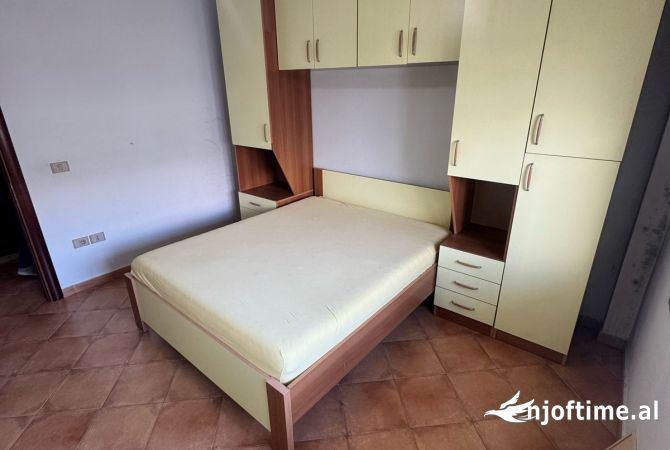Shtepi ne shitje Apartament ne Tirane, 3+1, Mobilimi Bosh, pa mobiluar, Pagesa 304,540  Euro.