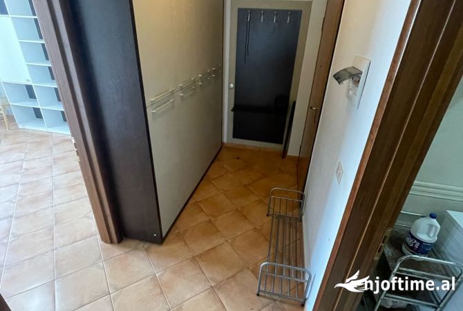 Shtepi ne shitje Apartament ne Tirane, 3+1, Mobilimi Bosh, pa mobiluar, Pagesa 304,540  Euro.