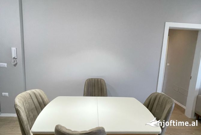 Shtepi me qera Apartament ne Tirane, 2+1, Mobilimi E mobiluar, Pagesa 1,100  Euro.