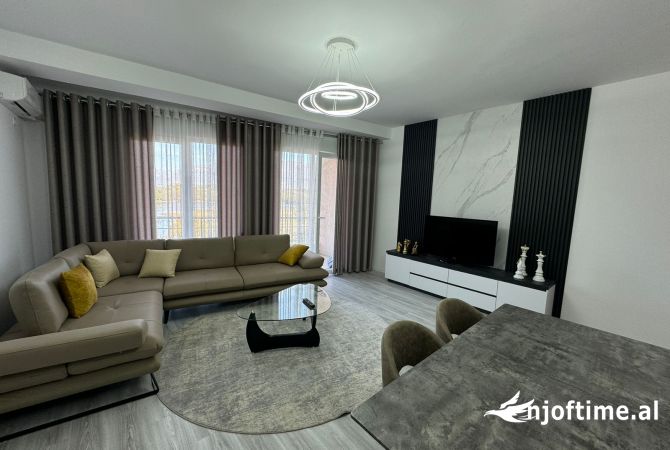 Shtepi ne shitje Apartament ne Tirane, 3+1, Mobilimi E mobiluar, Pagesa 350,000  Euro.