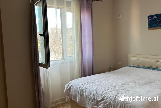 Shtepi me qera Apartament ne Tirane, 2+1, Mobilimi E mobiluar, Pagesa 599  Euro.