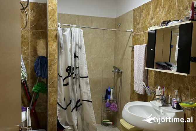 Shtepi me qera Apartament ne Tirane, 2+1, Mobilimi E mobiluar, Pagesa 599  Euro.