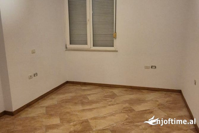 Shtepi me qera 3+1 ne Tirane - 1,099 Euro
