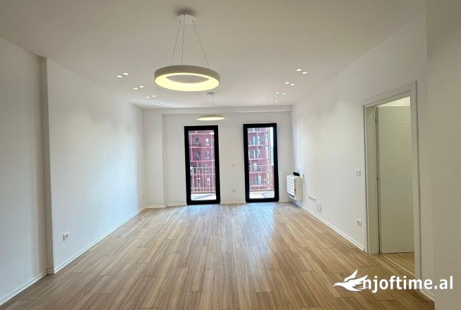 Shtepi me qera Apartament ne Tirane, 3+1, Mobilimi Bosh, pa mobiluar, Pagesa 1,600  Euro.