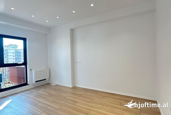 Shtepi me qera Apartament ne Tirane, 3+1, Mobilimi Bosh, pa mobiluar, Pagesa 1,600  Euro.