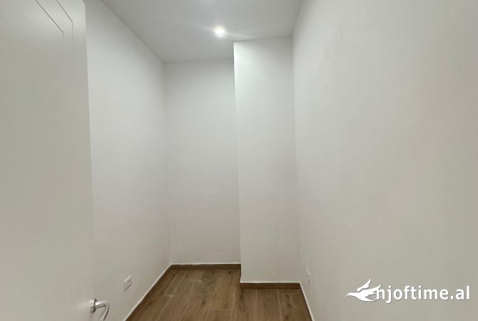 Shtepi me qera Apartament ne Tirane, 3+1, Mobilimi Bosh, pa mobiluar, Pagesa 1,600  Euro.