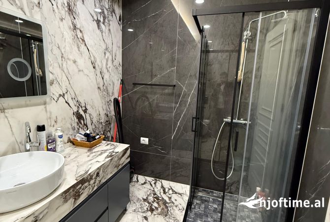 Shtepi ne shitje Apartament ne Tirane, 3+1, Mobilimi E mobiluar, Pagesa 360,000  Euro.