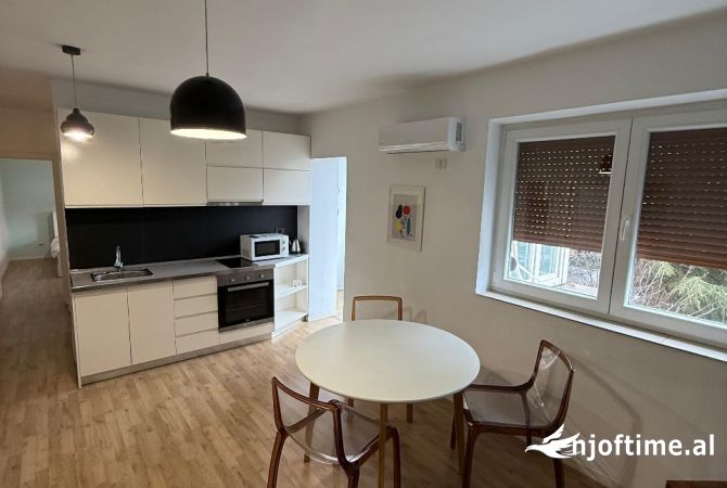 Shtepi me qera Apartament ne Tirane, 1+1, Mobilimi E mobiluar, Pagesa 550  Euro.