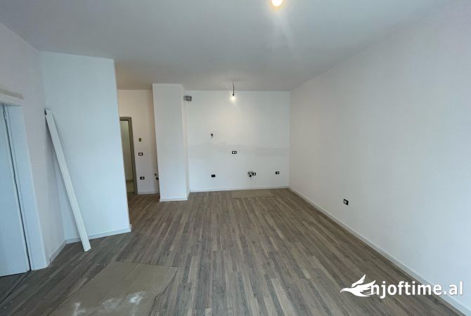 Shtepi ne shitje Apartament ne Tirane, 1+1, Mobilimi Bosh, pa mobiluar, Pagesa 115,000  Euro.