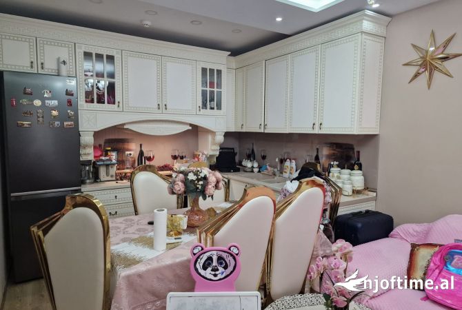 Shtepi ne shitje Apartament ne Tirane, 1+1, Mobilimi E mobiluar, Pagesa 175,000  Euro.