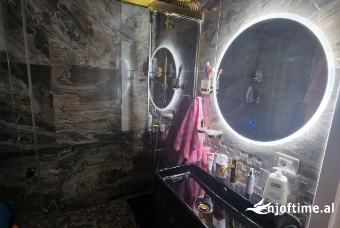 Shtepi ne shitje Apartament ne Tirane, 1+1, Mobilimi E mobiluar, Pagesa 175,000  Euro.