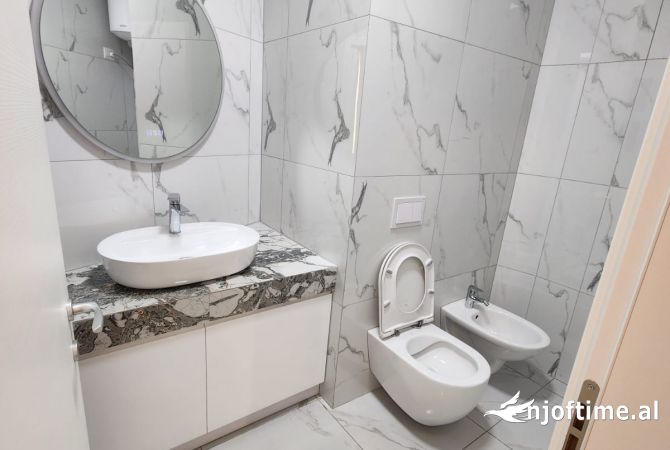 Shtepi me qera Apartament ne Tirane, 2+1, Mobilimi E mobiluar, Pagesa 899  Euro.