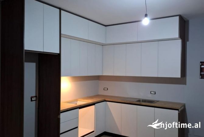 Shtepi me qera Apartament ne Tirane, 1+1, Mobilimi E mobiluar, Pagesa 499  Euro.