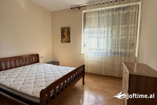 Shtepi me qera Apartament ne Tirane, 2+1, Mobilimi E mobiluar, Pagesa 599  Euro.