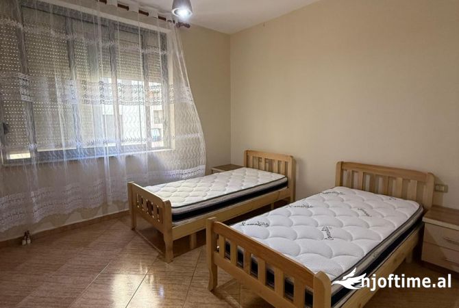Shtepi me qera Apartament ne Tirane, 2+1, Mobilimi E mobiluar, Pagesa 599  Euro.