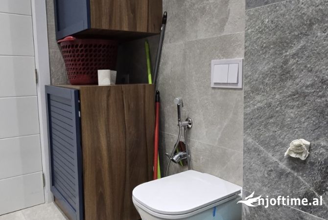 Shtepi me qera Apartament ne Tirane, 1+1, Mobilimi E mobiluar, Pagesa 750  Euro.