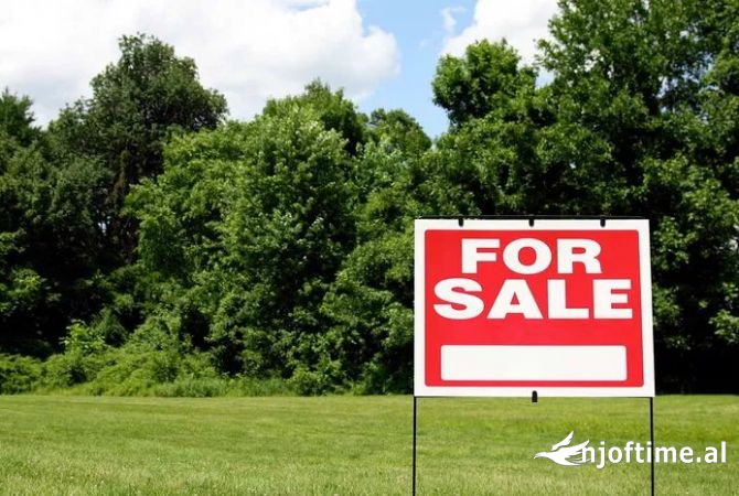 Truall ose Toke  ne Tirane - 1,200 Euro