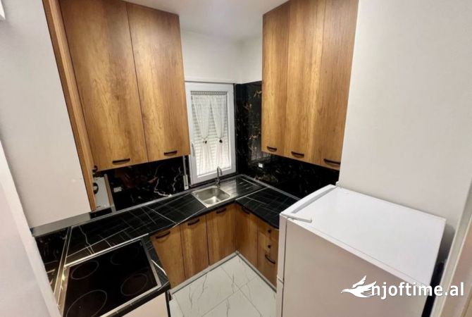 Shtepi me qera Apartament ne Tirane, 1+1, Mobilimi E mobiluar, Pagesa 450  Euro.