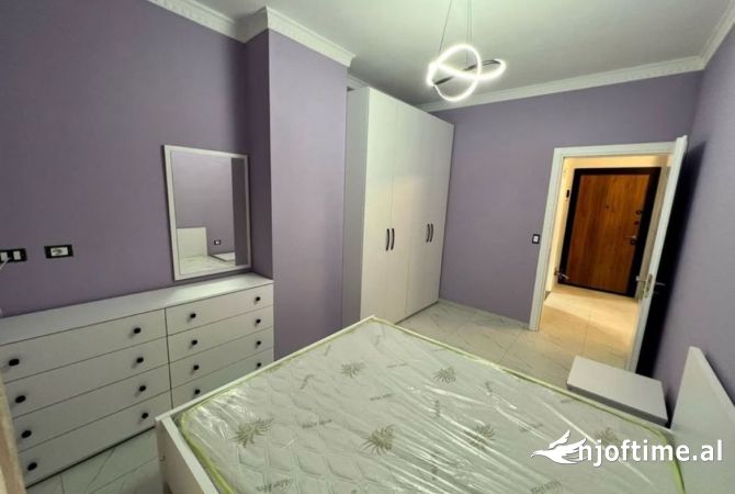 Shtepi me qera Apartament ne Tirane, 1+1, Mobilimi E mobiluar, Pagesa 450  Euro.