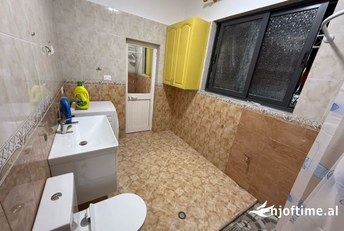 Shtepi me qera Apartament ne Tirane, 2+1, Mobilimi E mobiluar, Pagesa 500  Euro.