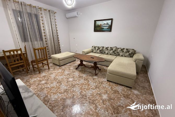 Shtepi me qera Apartament ne Tirane, 2+1, Mobilimi E mobiluar, Pagesa 500  Euro.