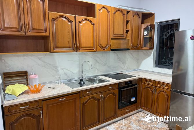 Shtepi me qera Apartament ne Tirane, 2+1, Mobilimi E mobiluar, Pagesa 500  Euro.