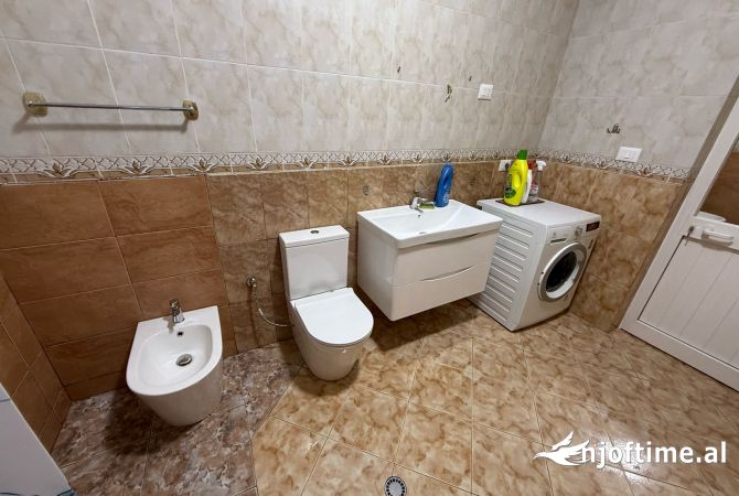 Shtepi me qera Apartament ne Tirane, 2+1, Mobilimi E mobiluar, Pagesa 500  Euro.