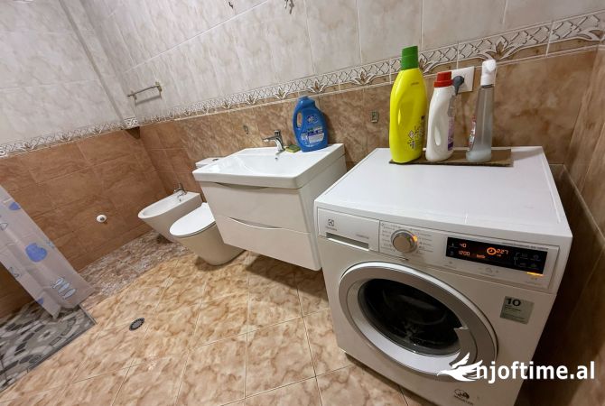 Shtepi me qera Apartament ne Tirane, 2+1, Mobilimi E mobiluar, Pagesa 500  Euro.