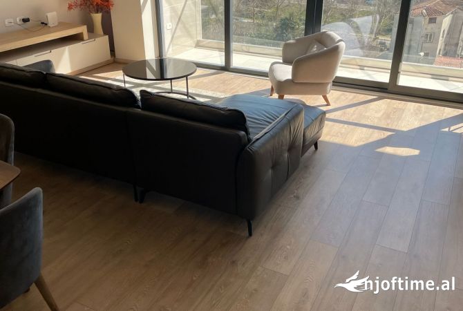 Shtepi me qera Apartament ne Tirane, 2+1, Mobilimi E mobiluar, Pagesa 1,200  Euro.