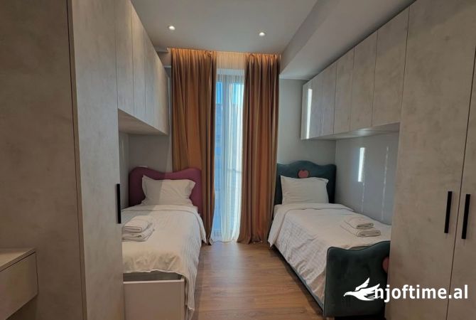 Shtepi me qera Apartament ne Tirane, 3+1, Mobilimi E mobiluar, Pagesa 1,599  Euro.