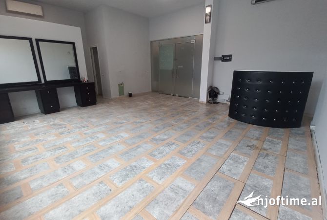 Ambient biznesi me qera 3+1 ne Tirane - 600 Euro