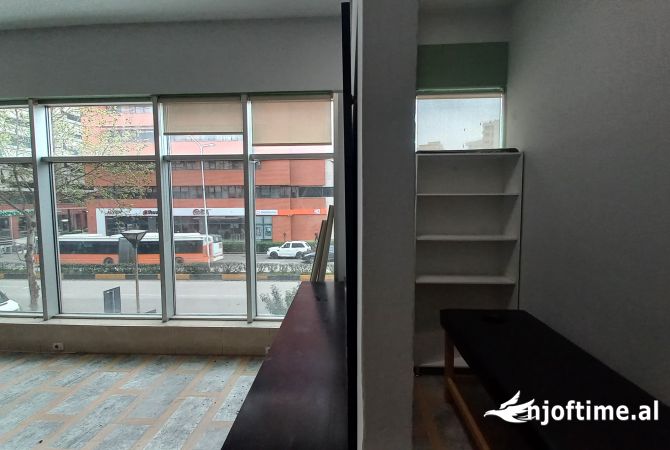 Ambient biznesi me qera 3+1 ne Tirane - 600 Euro