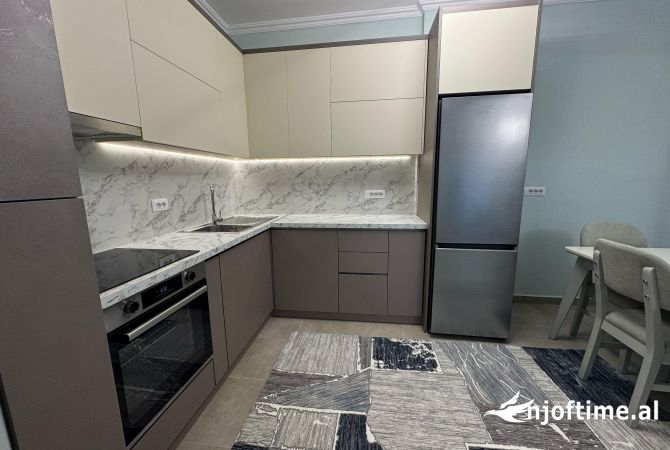 Shtepi me qera Apartament ne Tirane, 2+1, Mobilimi E mobiluar, Pagesa 800  Euro.