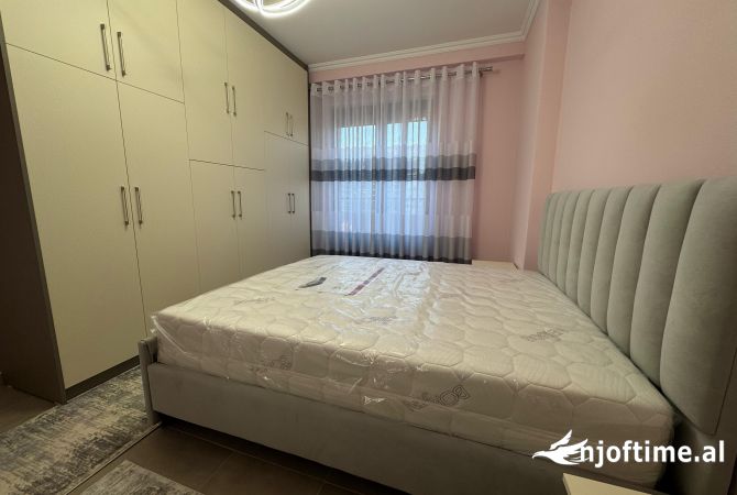 Shtepi me qera Apartament ne Tirane, 2+1, Mobilimi E mobiluar, Pagesa 800  Euro.