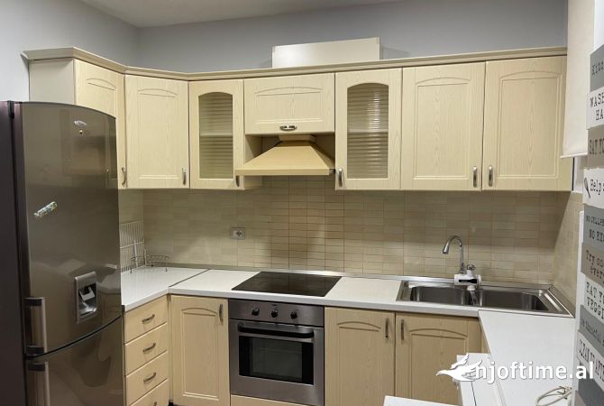 Shtepi me qera Apartament ne Tirane, 2+1, Mobilimi E mobiluar, Pagesa 850  Euro.