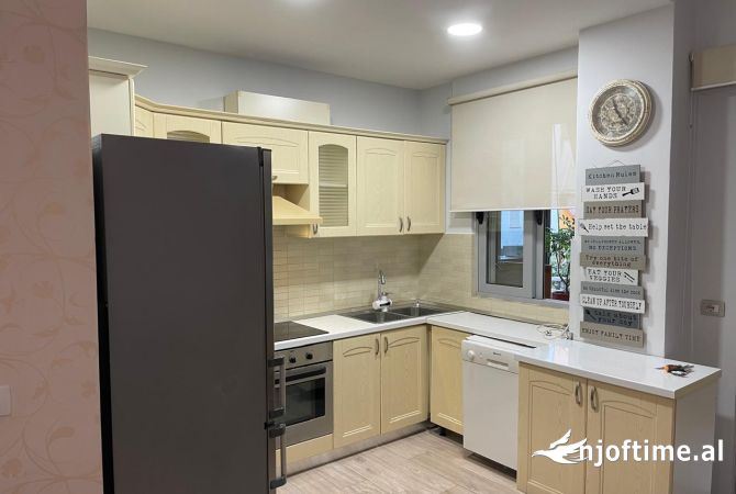 Shtepi me qera Apartament ne Tirane, 2+1, Mobilimi E mobiluar, Pagesa 850  Euro.