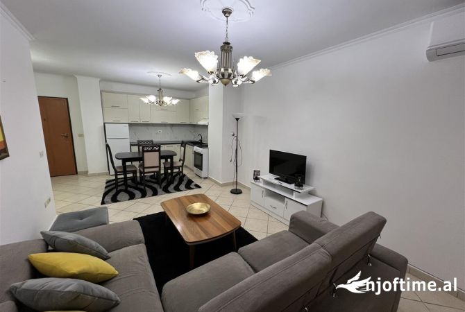 Shtepi me qera Apartament ne Tirane, 2+1, Mobilimi E mobiluar, Pagesa 700  Euro.