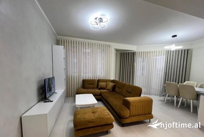 Shtepi me qera Apartament ne Tirane, 2+1, Mobilimi E mobiluar, Pagesa 700  Euro.